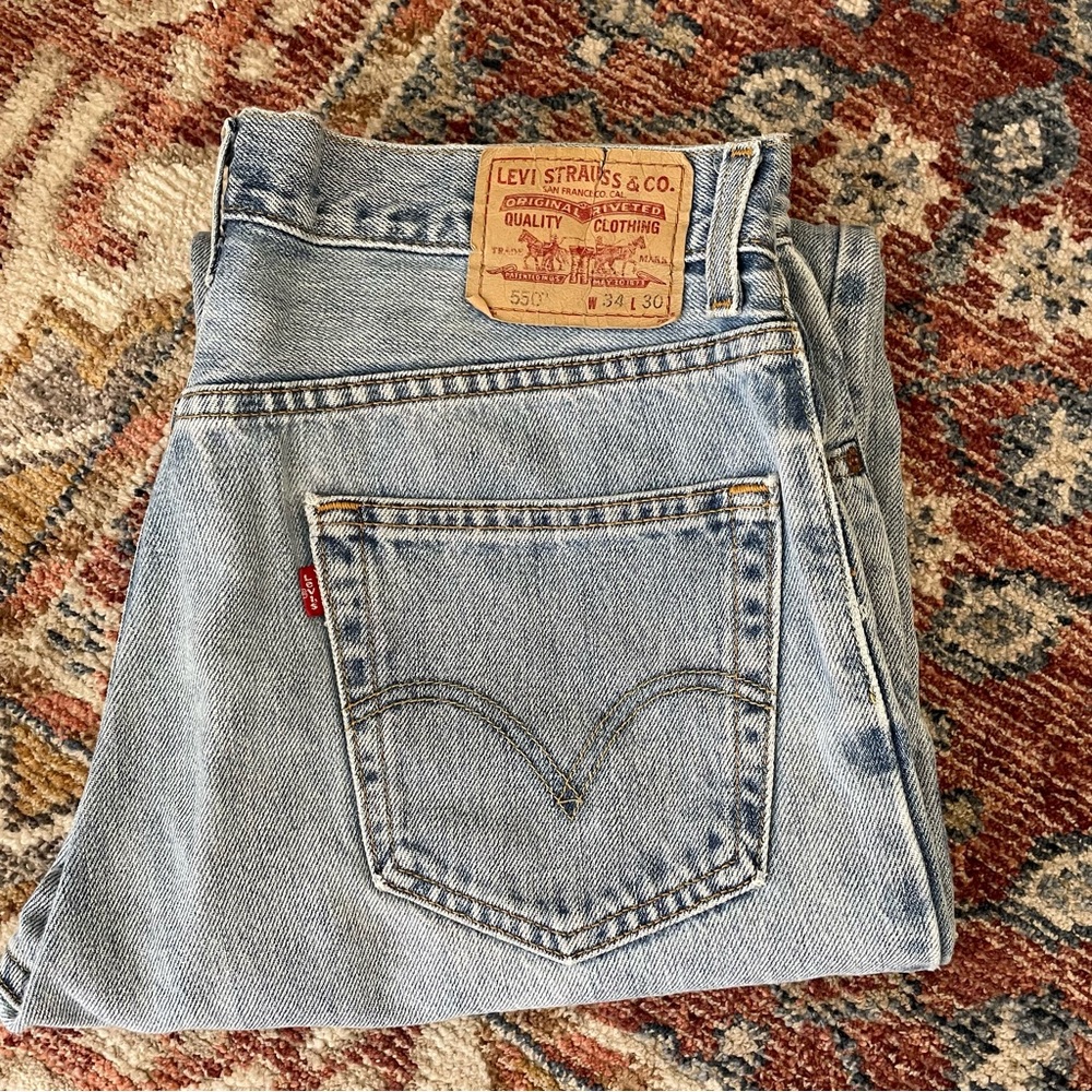 VINTAGE 90’s LEVI’s 550 CROPPED MOM JEAN